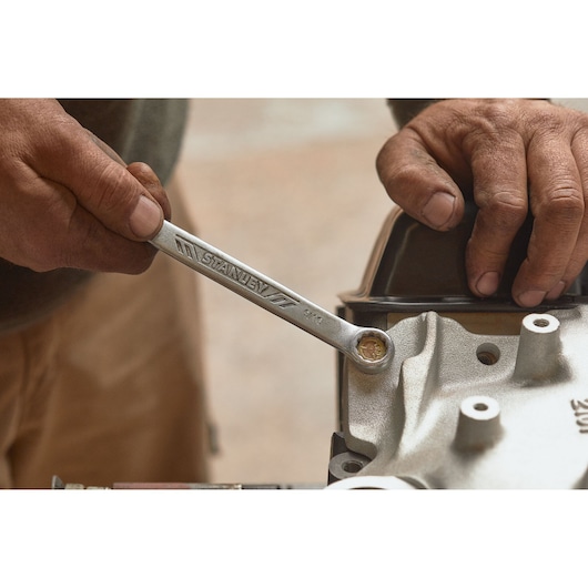 ANTISLIP WRENCH 9/16"STANLEY  MECHANICAL WORKSHOP FRONT MECHANIC ADJUSTING A PART OF THE MOTOR OF A CAR