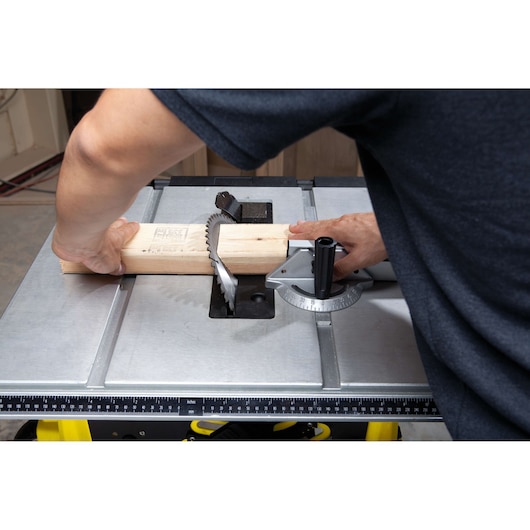 SIERRA DE MESA DE 10" (254MM) DE 1800W